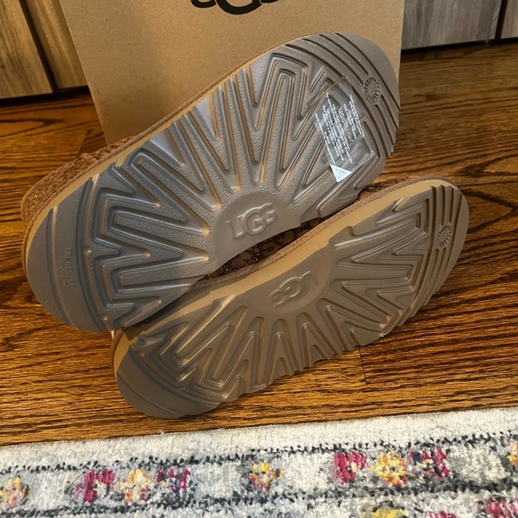 UGG boots - Picture 6 of 6